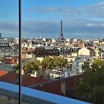 Vue Exceptionnelle Sur La Tour Eiffel *
