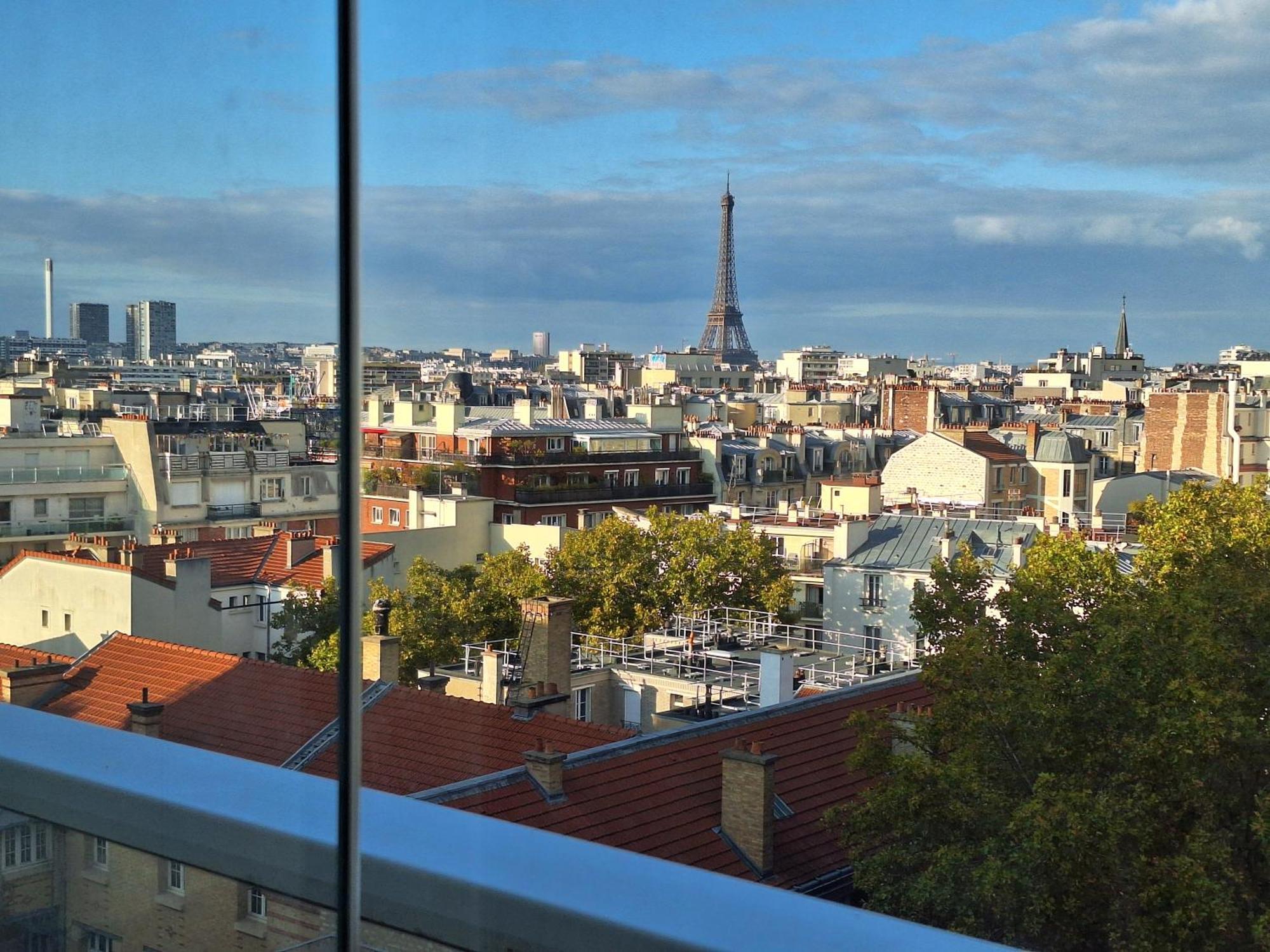 Vue Exceptionnelle Sur La Tour Eiffel *